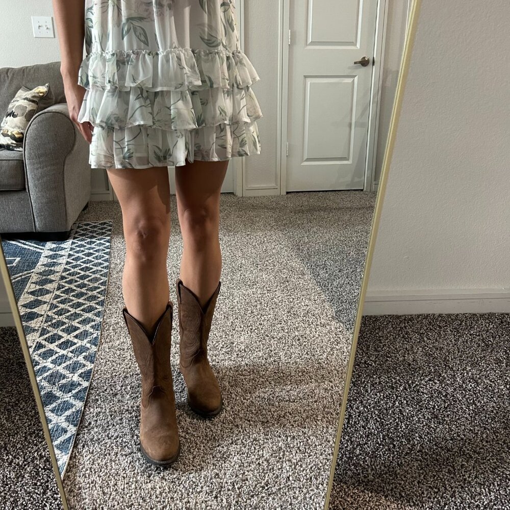 Western style cowgirl boots - brown - size 8